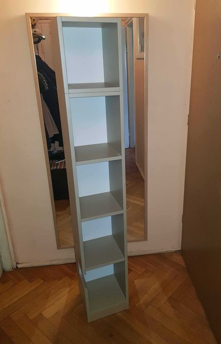 słupek z półkami b. db stan