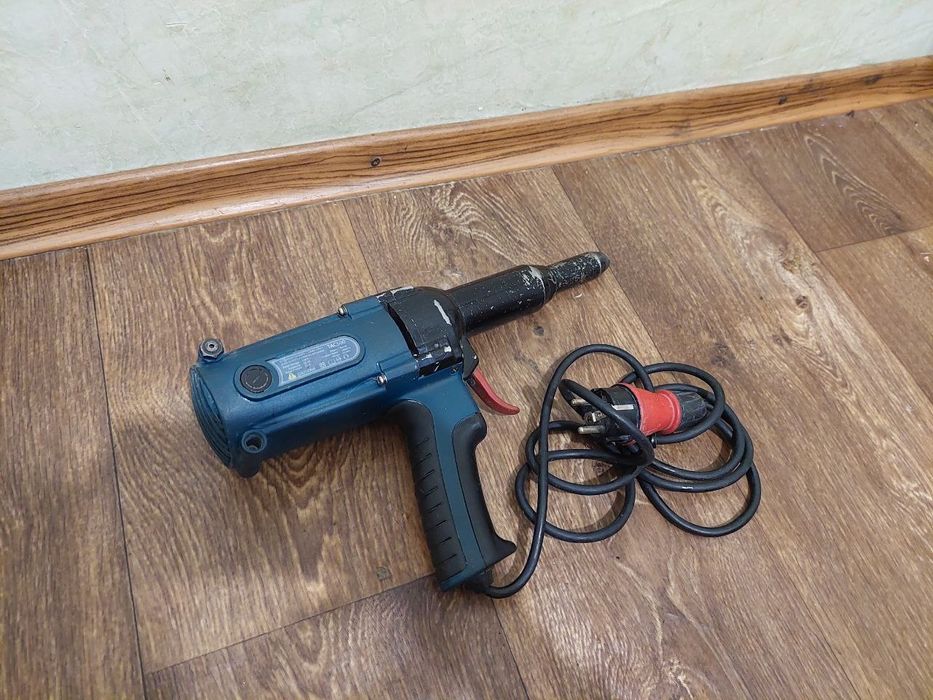 Электрозаклепочник заклепочник Time-proof TAC500  Отличное состояние
