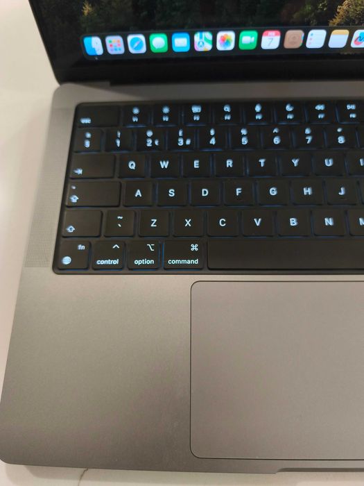Macbook Pro 14" 16GB