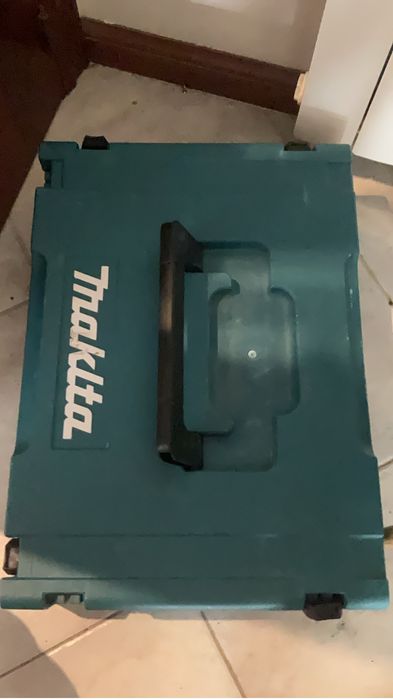 Kit Makita ,nao leva carregador ,motivo de venda  vou voltar para o brasil