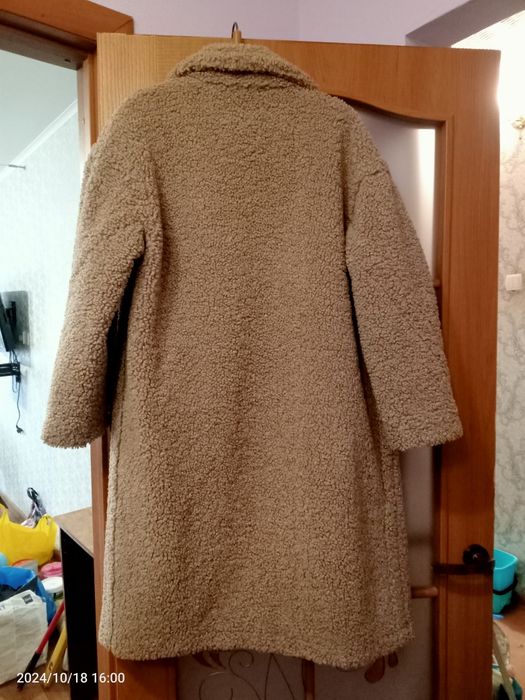 Пальто жіноче на 48 розмір.