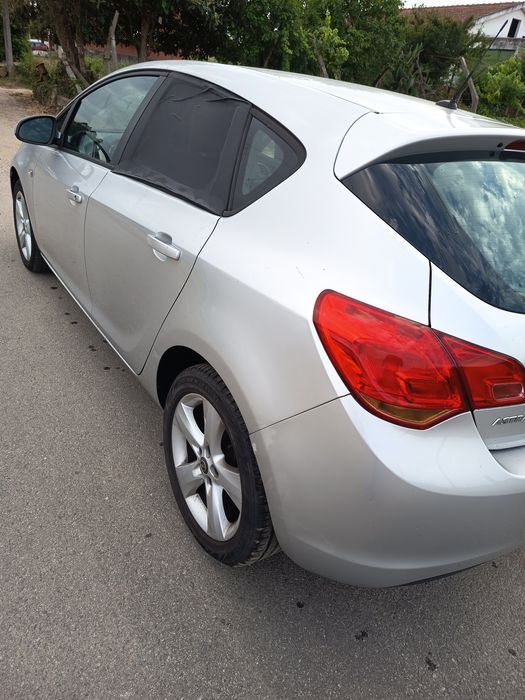 Opel Astra J 1.3 EcoFlex (2010)