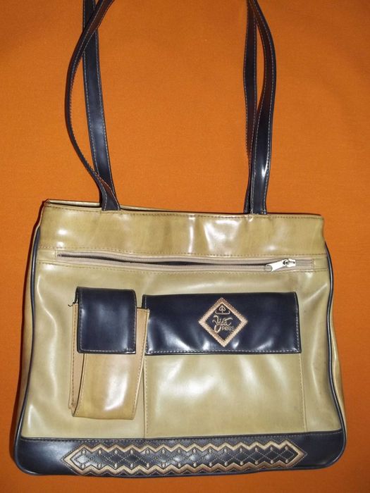 Pakowna miejska torebka oliwkowo-granatowa.