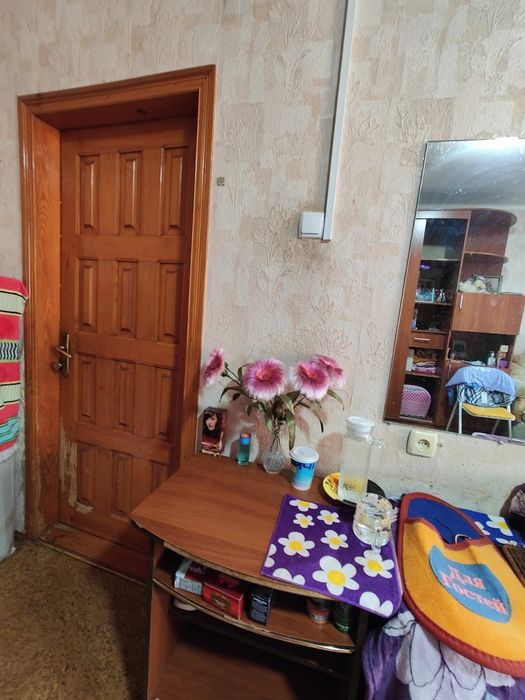 Продам гостинка на Залютино. Капремонт.