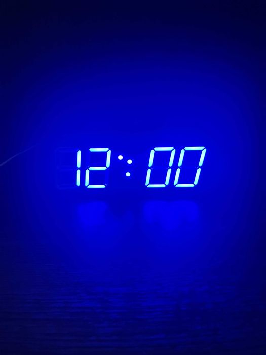 Nowoczesny zegar LED na ścianę/stolik
