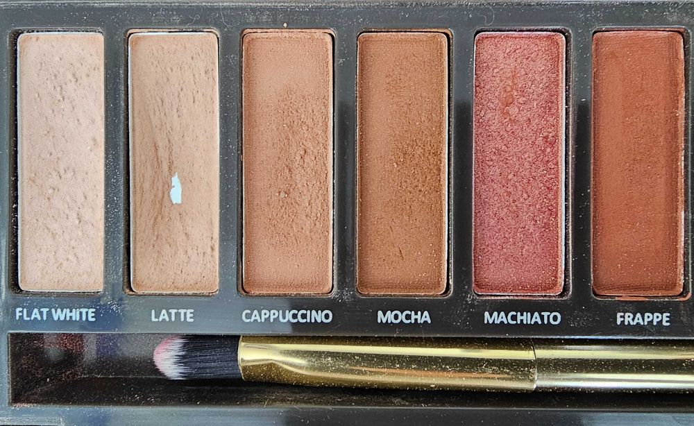 Paleta cieni do powiek Eveline Charming Mocha