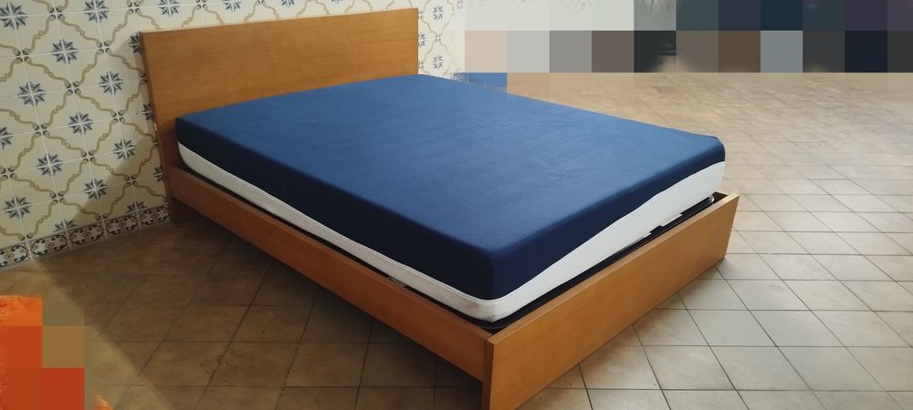 Emma colchão; Cama; Estrado reforçado e capa de colchão.