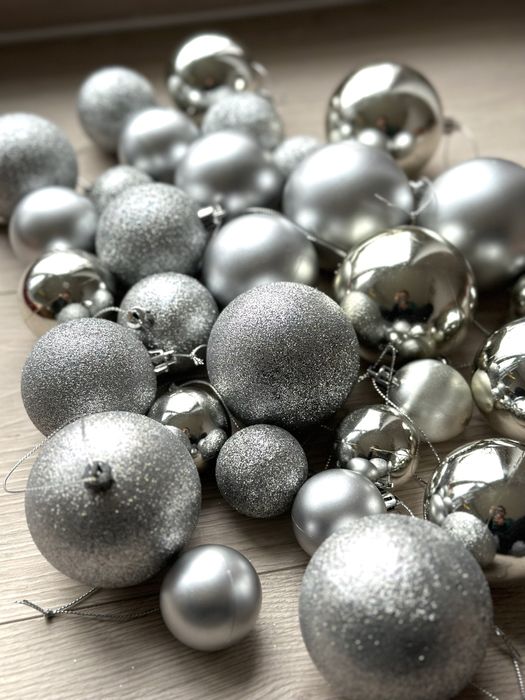 Bombki na choinkę. Srebrne. 30 sztuk.