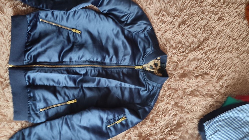 Дитячі речі, приблизно на 7-10 років на дівчинку