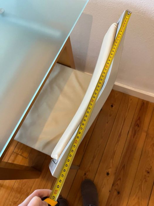 Conjunto de mesa e cadeiras