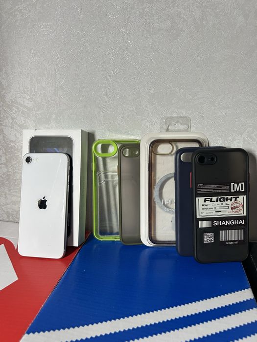 Айфон Се 2020 року