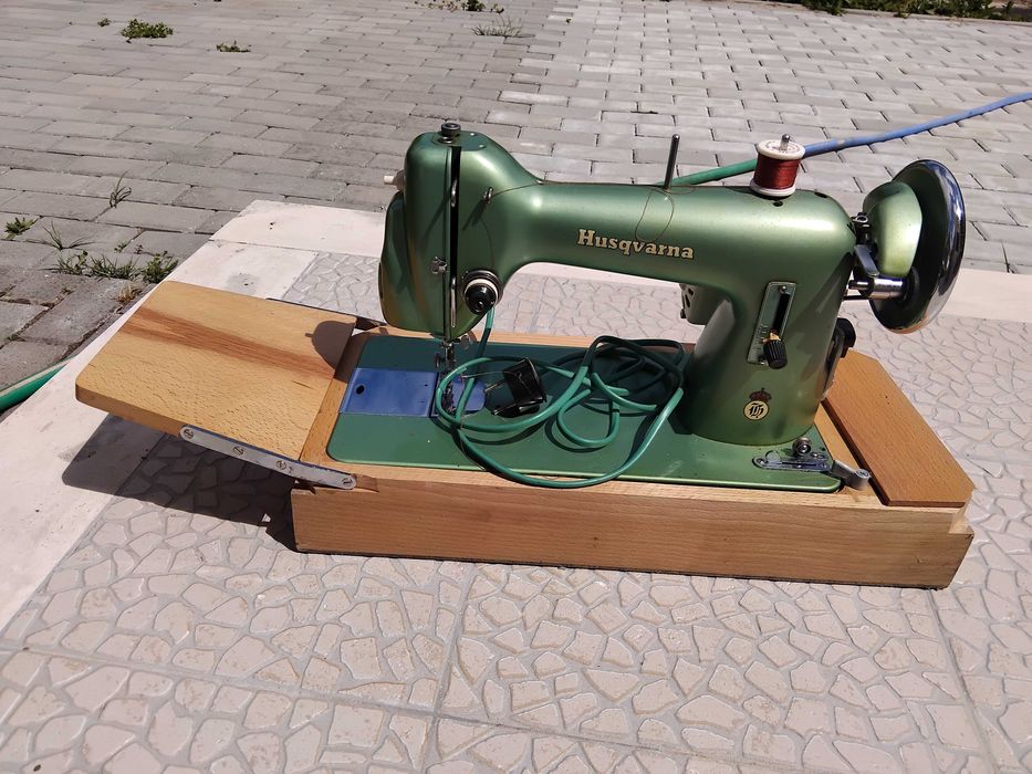Maquina de costura antiga - Husqvarna
