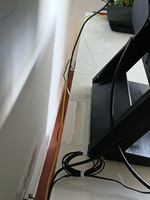 Movel Tv branco, tampo vidro