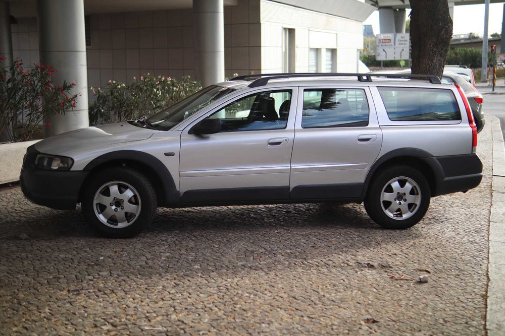 Volvo XC70 D5 AWD – 492.427 km – Bom Estado