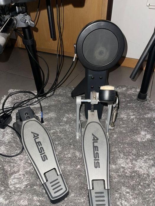 Bateria electrónica Alesis Nitro DM7X