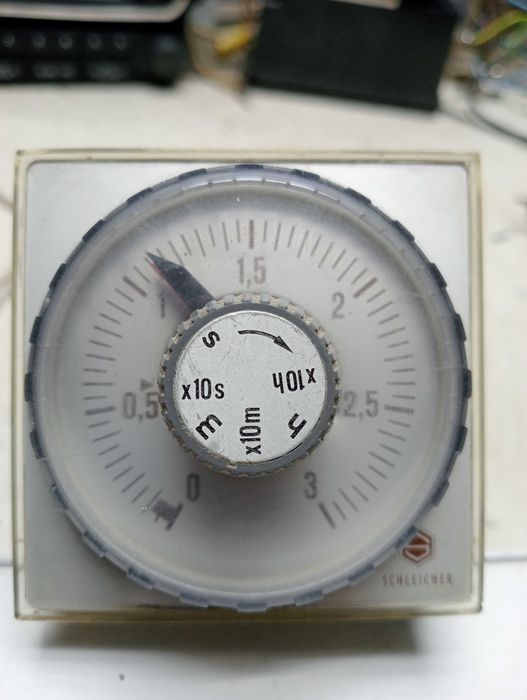 Реле часу. Можна використати для досвічування курника.