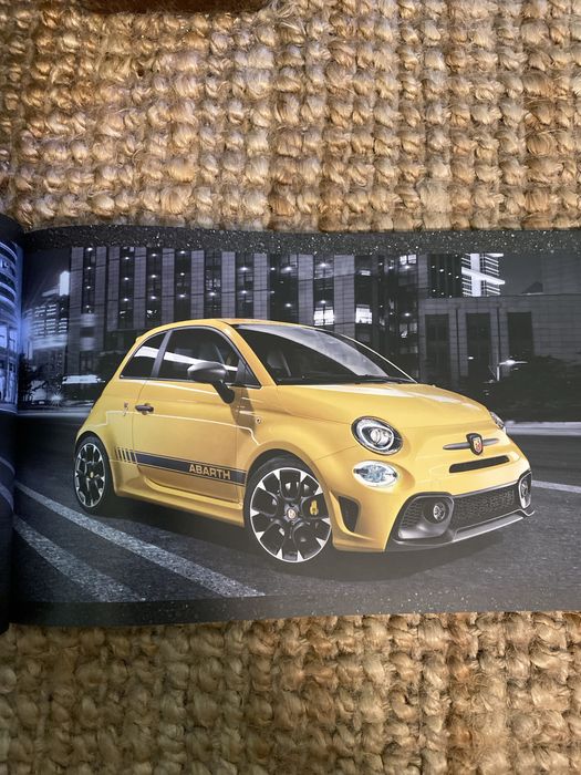 Catálogo gama Abarth 595. Versão em italiano, muito bom. Fiat