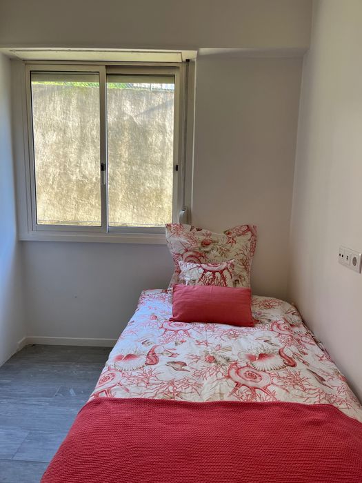 Cama Solteiro IKEA branca com gavetas