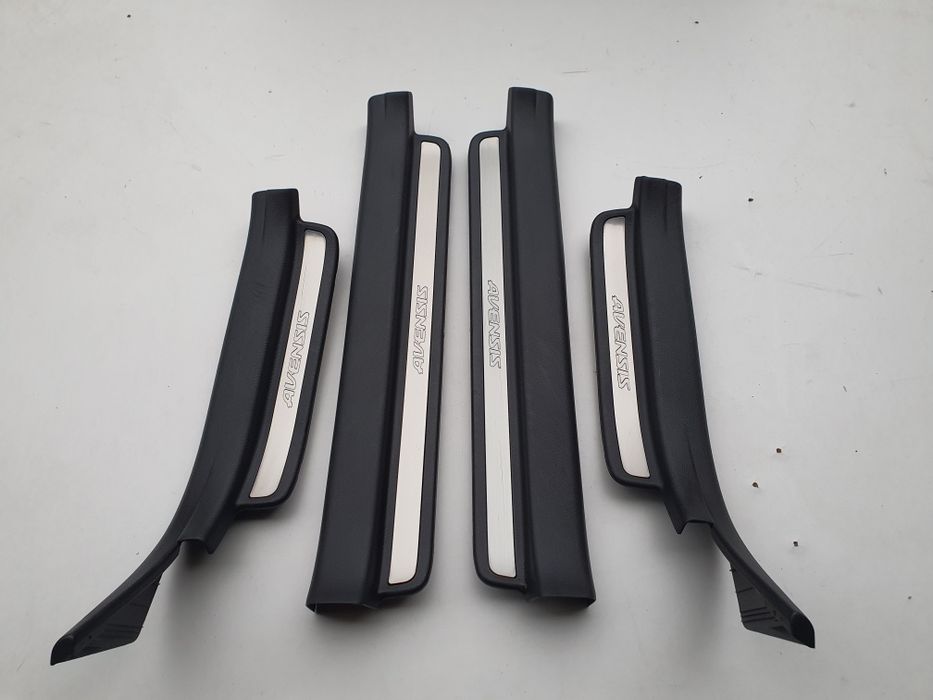 TOYOTA AVENSIS T25 progi chrom nakładki 03-08