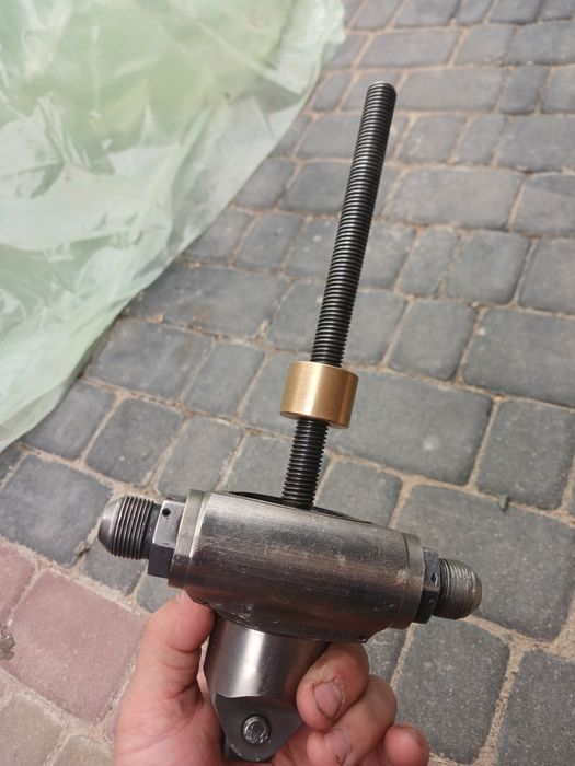 Продам вінт двозахідний