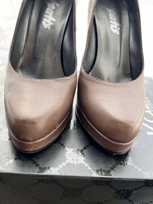 Szpilki skóra kolor khaki , stan idealny , rozmiar 38
