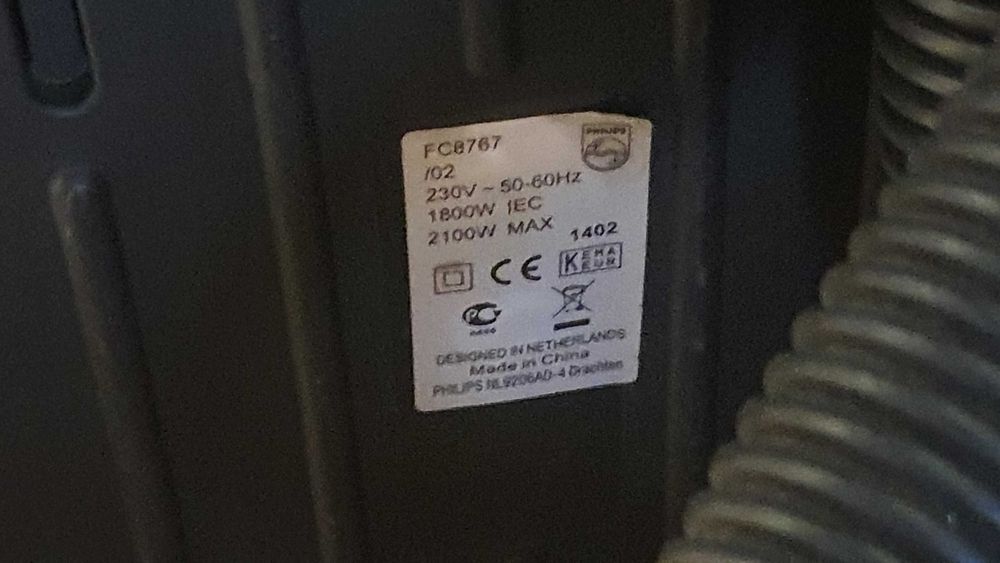 Современный контейнерный пылесос  Philips FC8767 в отличном состоянии.