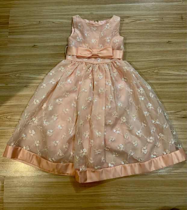 Дитяче плаття на дівчинку 5-6 років.