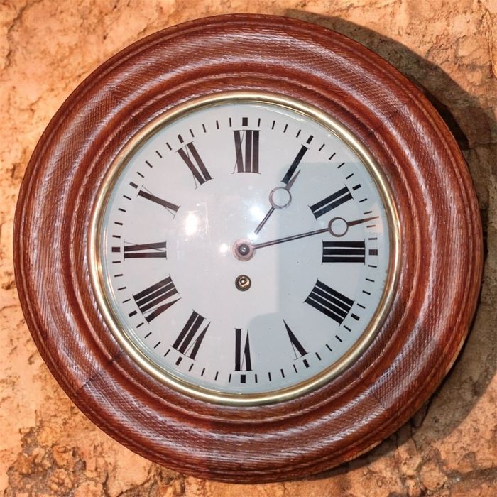 Часы настенные, каминные, старинные.