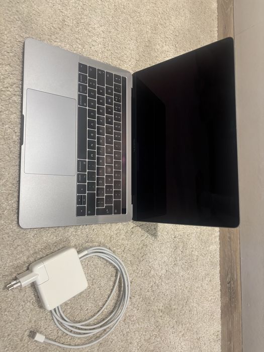 MacBook Pro 13” ecrã de retina | Intel i5 | 8GB RAM  | 4 Thunderbolt