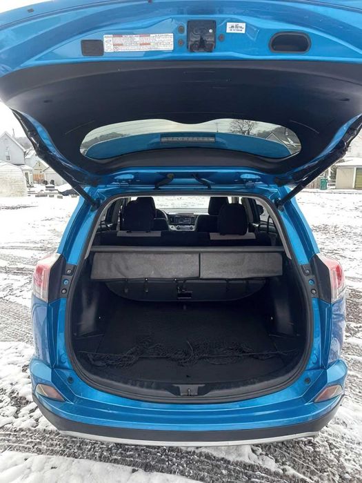 Toyota RAV4 XLE      2017