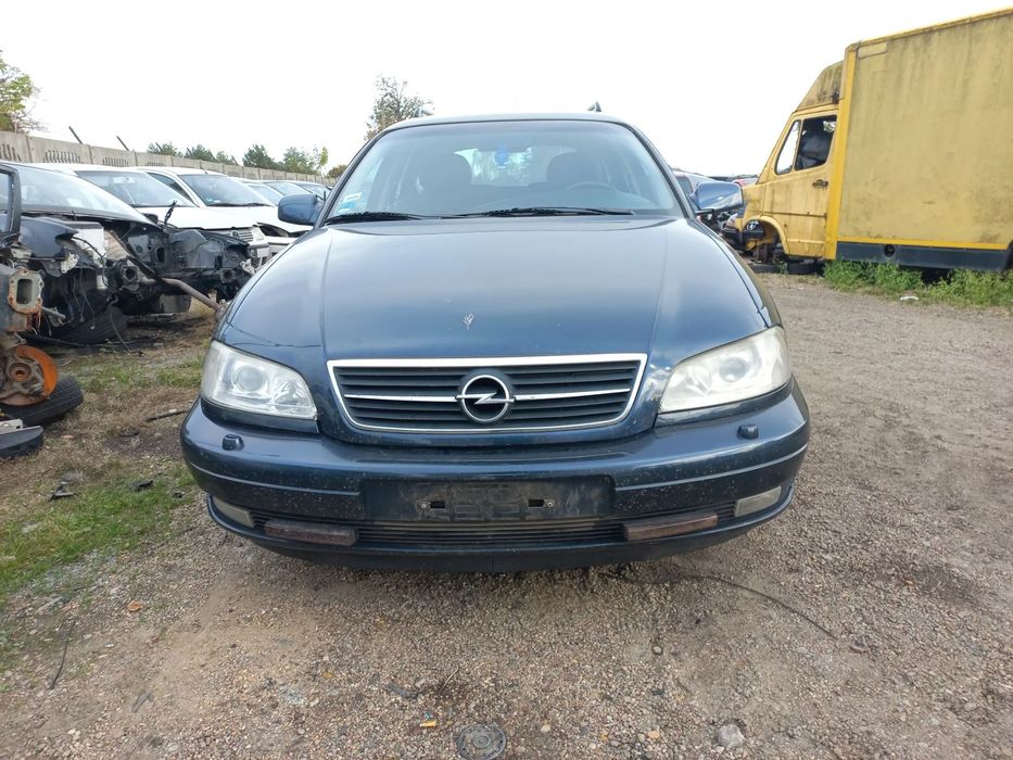 Opel Omega B lift 2.2 benzyna kombi Z20H maska kompletna