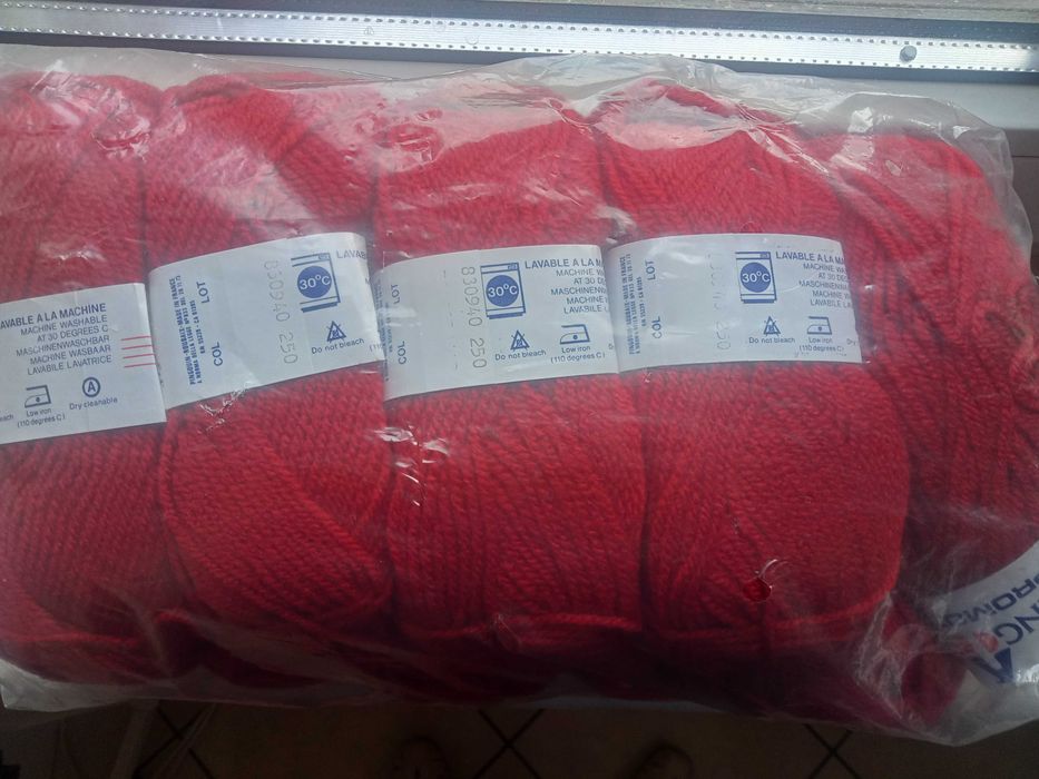 Wełna- motki 8 szt.