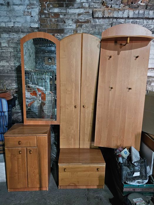 Продам прихожую б/у