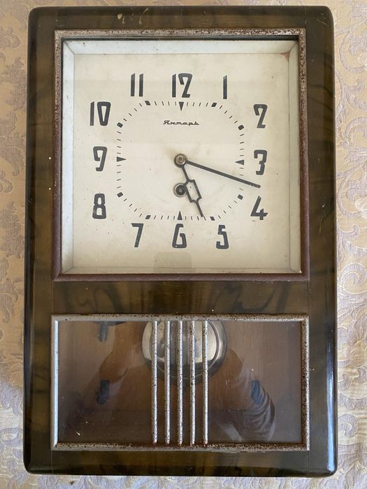 Вінтажний настінний годинник Янтарь часів ссср