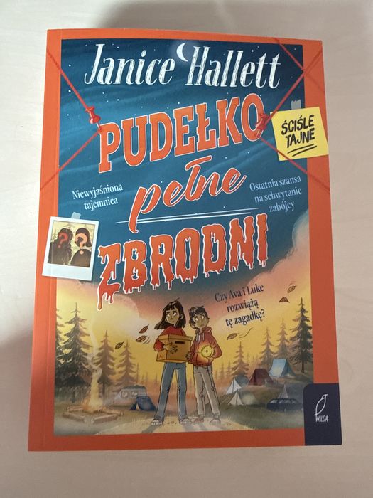 Pudełko pełne zbrodni Janice Hallett