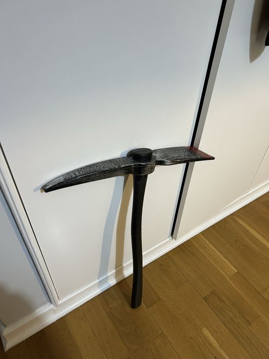 Disfarce de esqueleto com picareta