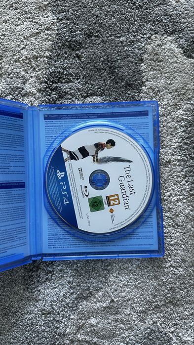 PS4 Slim 1TB + Comando Original + 3 Jogos + Cabos
