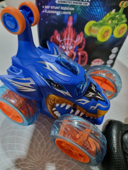 Carro multidirecional. Super divertido.  Novo