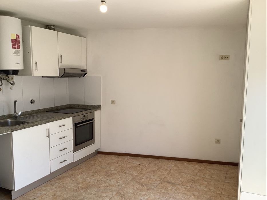 Arrendo Apartamento T2 Renovado muito perto do centro da cidade - Rua da Bela Vista