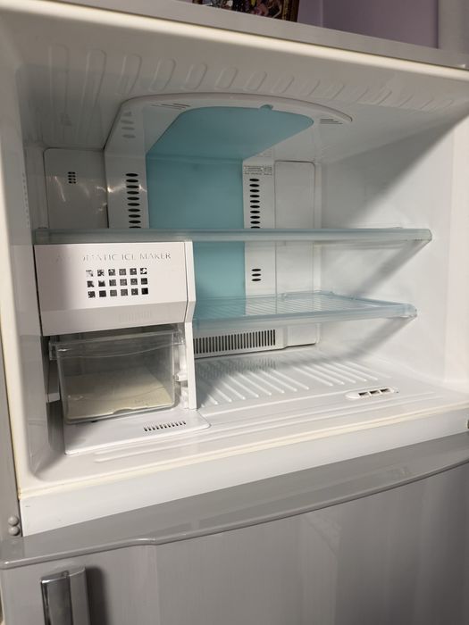 Холодильник “TOSHIBA”