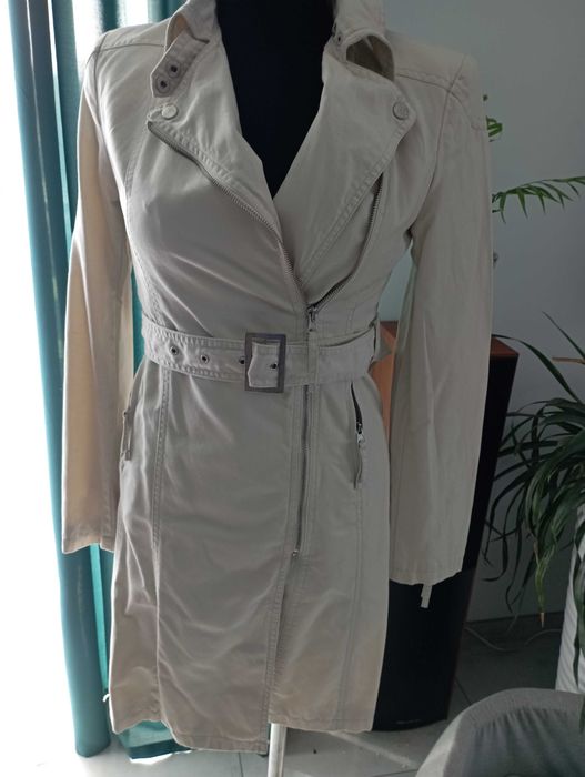 Płaszczyk trencz wiosna z paskiem