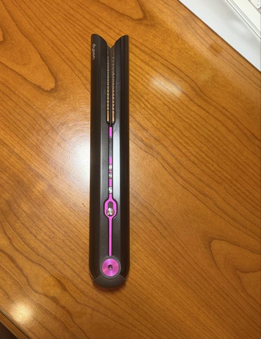 випрямляч для волосся Dyson Corrale HS03.