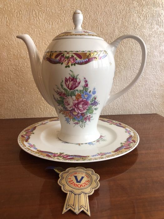 Cafeteira com Prato “ Limoges “
