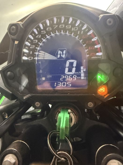 Kawasaki Z400 (2022) — Apenas 3.000 km — Como Nova