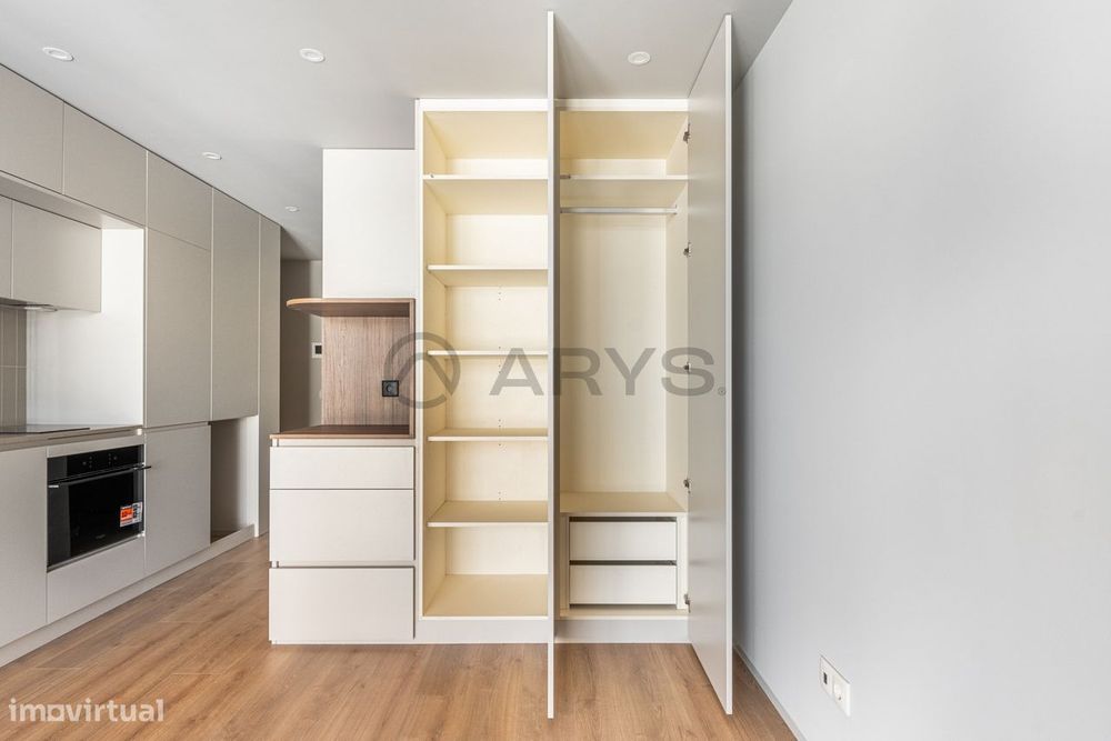 Apartamento T0 Novo em condomínio fechado com Varanda