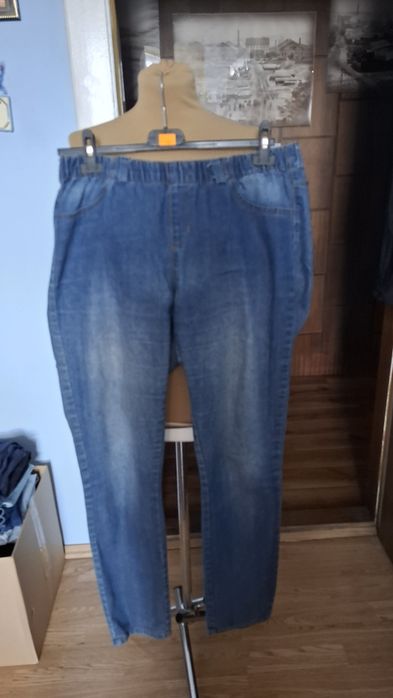 Spodnie damskie jeansy.