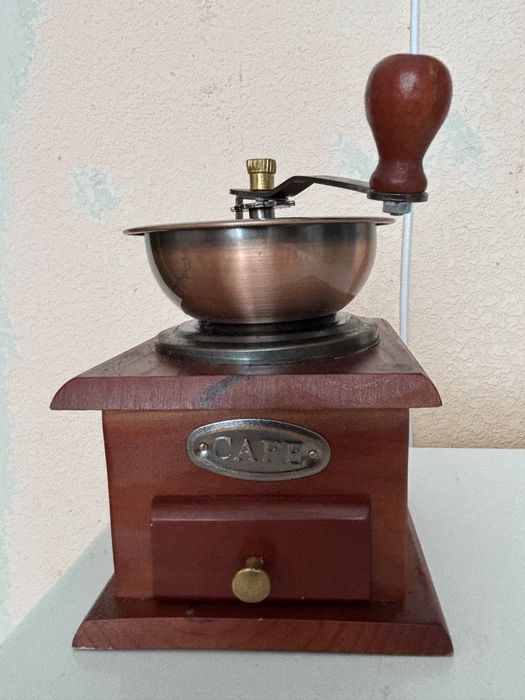 Ручная Кофемолка в ретростиле