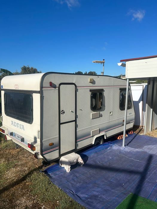 Alugo caravana em terreno vedado com luz e água incluído