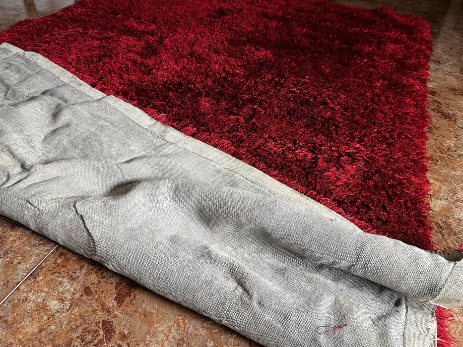 Carpete pêlo alto vermelha 2,30 m - 1.60 m