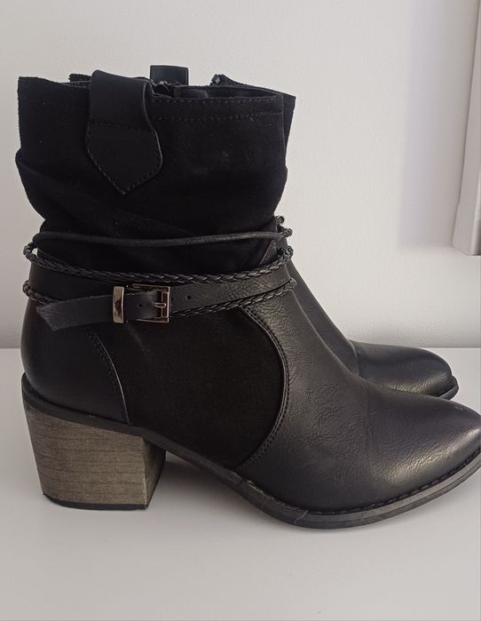 Botins pretos - 39